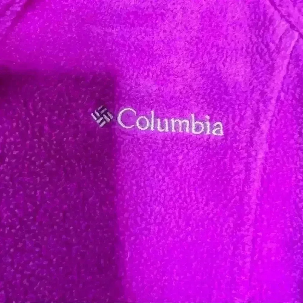 Women's Columbia Fleece Jacket - Fuscia - Size Medium. Gently used no defects